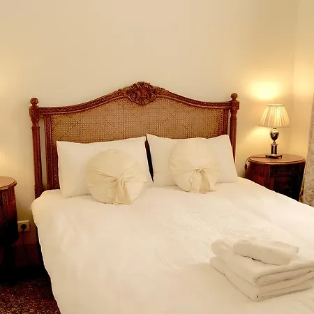 Oda ve Kahvaltı 15 Grand Rue Narbonne