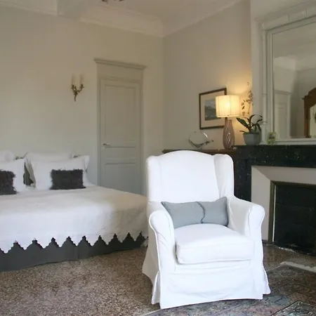 15 Grand Rue Oda ve Kahvaltı Narbonne