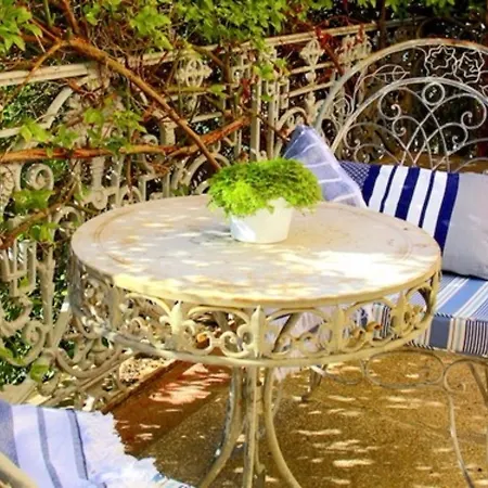 15 Grand Rue Oda ve Kahvaltı Narbonne