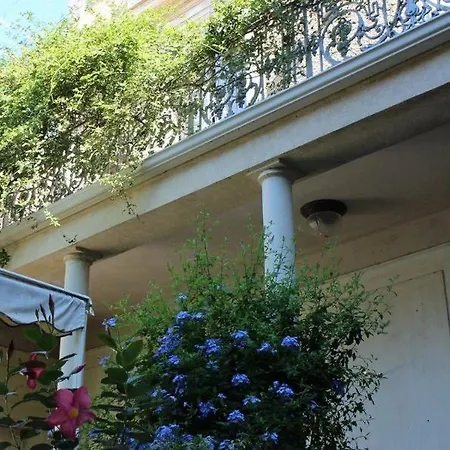 Oda ve Kahvaltı 15 Grand Rue 2*